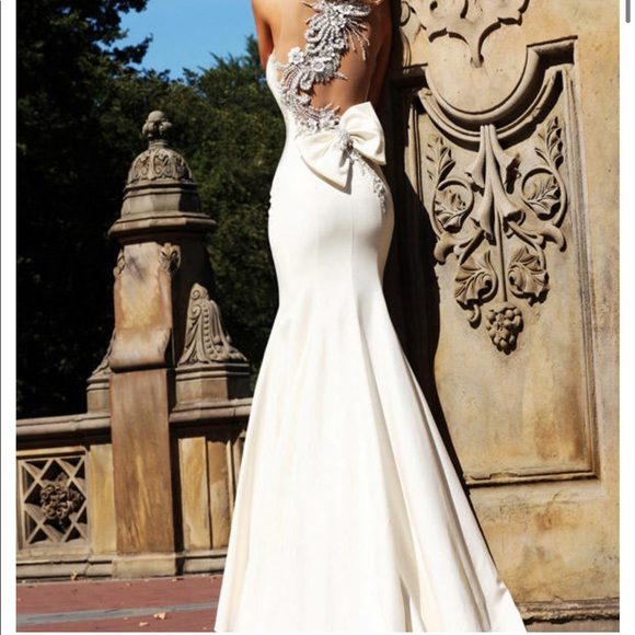 Tarik Ediz Dresses & Skirts - Tarik Ediz 92092 Beaded Back Bow Wedding Dress